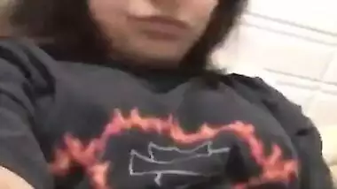 Indian porn video of an amateur girlfriend finger fucking her pussy on cam