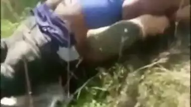 Desi XXX mms, nasty Mallu couple was caught fuck outdoor in bushes
