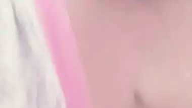 Married Indian girl with sexy face acts as XXX model while hubby isn't home