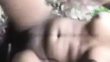 South Indian collage girl स्कूल की लड़कीvideo call fun with her boyfriend in rainy outdoor