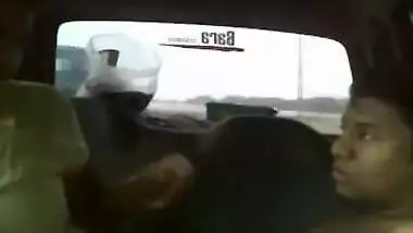 Mote doodh wali desi girl ki car mai sex masti ka mms