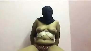 Paki webcam XXX model breaks the sex rules flashing chudai tits for all