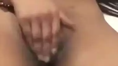 Before chudai beautiful Indian girl rubs own XXX snatch on camera