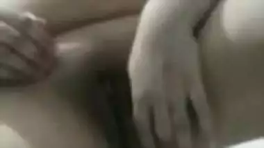 Desi girl showing her boobs and pussy