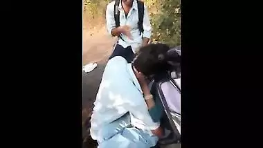 College students giving a kiss outdoor desi mms sex scandal Hindi