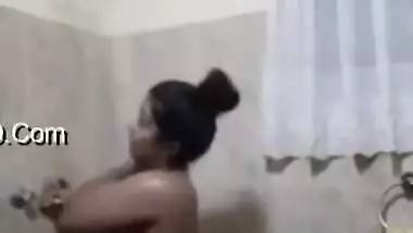 Today Exclusive- Hot Look Sri Lankan Girl Record Her Nude Bathing Selfie Part 2