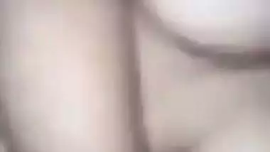 Boyfriend makes MMS video of him sticking XXX dick into Desi pussy