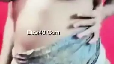 Desi possessor of big natural tits prefers to dance being topless