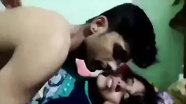 Dude sticks cock into XXX snatch of his Desi girlfriend for the cam