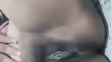 Unsatisfied Bengali Desi XXX babe plays with her tits and pussy MMS