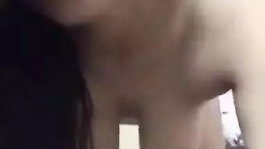 Sexy desi girl showing her nude body and musterbating self recorded