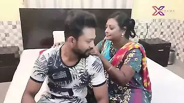 Curvaceous Desi maid is good both in cleaning and hot XXX fucking
