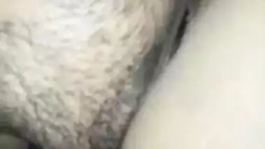 Desi clean pussy fucking MMS video clip of Desi girl with lover