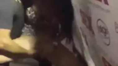 බාතෘම් එක ඇතුලේ තියන් ගහන එක ලංකාවේ