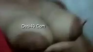 Desi love leans against the wall and takes her XXX boobs out of sex bra