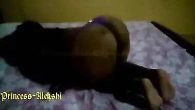 Desi aunty showing her big ass