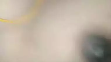 XXX video of amateur teen Indian who gets naked and lies on the bed