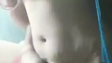 Bodacious Desi MILF with mask gives a XXX blowjob in MMS video