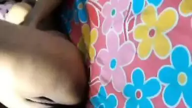 Desi mature with a medical mask pleases her hubby with XXX session