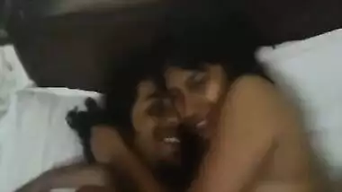 Desi girl exposes her sex parts because she loves XXX guy kissing nipples