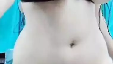 Camera captures XXX show of Paki girl who tempts her Desi viewers