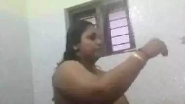 Desi mom with smokin' hot boobies and ass takes shower ignoring cam