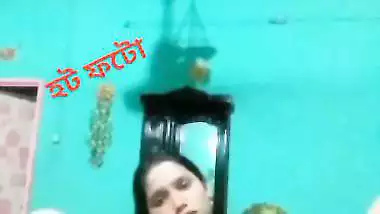 Bangla naked girl fucks her pussy with brinjal