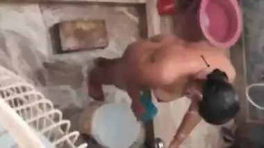 Indian aunty spying bath video