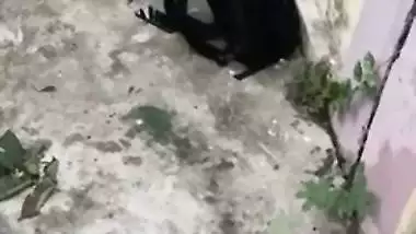 XXX voyeur finds Desi lovers fucking in the fresh air in MMS video