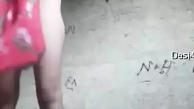 Man makes XXX video of his cute Desi girlfriend dressing after sex