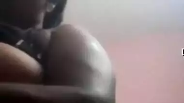 Today Exclusive-mature Bhabhi Showing Her Boobs On Video Call Part 1