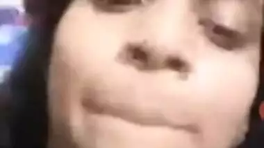 Indian XXX girl showing boobs and playing with nipples on video call