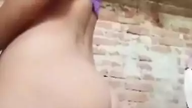 Indian chick in purple underwear used to broadcast XXX show in the nude