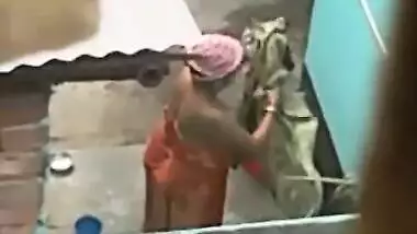 Bootylicious desi aunty takes bath in the village on XXX spy video