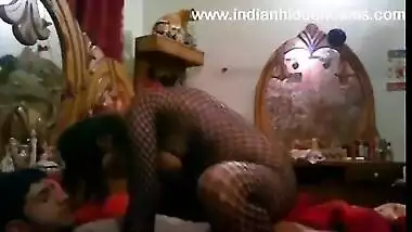 Teen sex video of a hot bhabhi having sex with her young neighbour