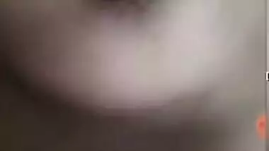 Desi loves own body that is made to be exposed in solo sex video