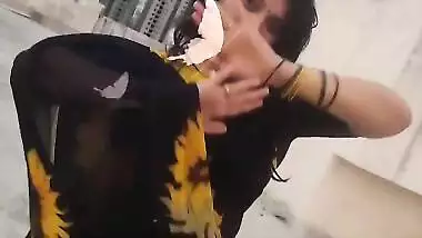 Keerthi naidu 44 age milf aunty hot thoppul kundi shake dance 2