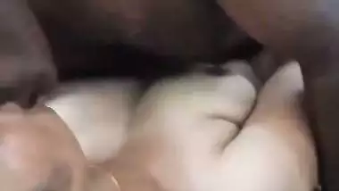 Man fucks his fair neighbor’s pussy in the desi sex video