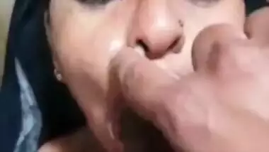 Beggar aunty sucking dick of a horny customer at his home