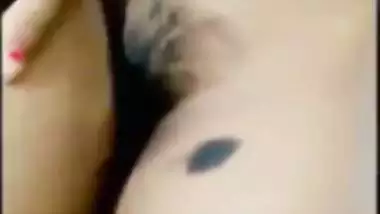 Nude selfie video of skinny Desi girl showing all her XXX assets