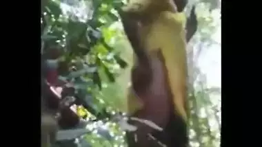 XXX porn Dehati Bhabhi sharing sex in the outdoors MMS