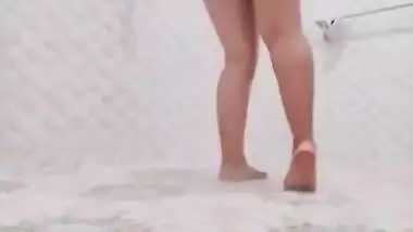 Cute aunty bathing full nude in bathroom has got her showcasing nudity well