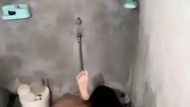 Indian sex MMS of a guy fucking his GF in the bathroom