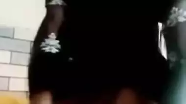 Girl willingly exposes boobs and bottom to Desi lover in XXX video