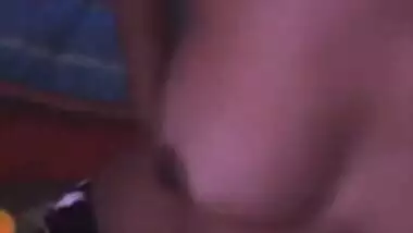 Desi close-up XXX video where she strips down and shows off everything