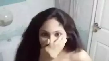 Bathroom porn video of the long-haired Desi with saggy boobies