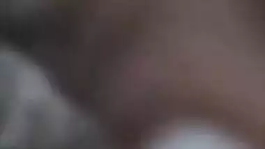 Dude records MMS vid of him drilling Desi chick's cunt with XXX cock