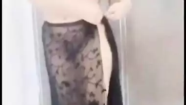 Sultry Pakistani gal impresses with nude XXX dance for private chat