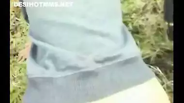 Outdoor sex porn of Desi college XXX girl with lover in the park MMS