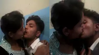 Sex Kiss Karna - Jabardasti Kiss Karna indian xxx movies at Hindixclips.com